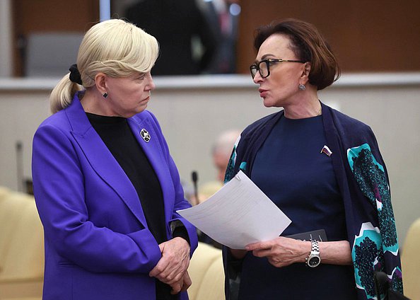 Член Комитета по охране здоровья Тамара Фролова и член Комитета по обороне Татьяна Кусайко