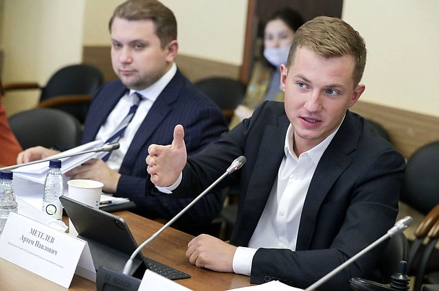 Председатель Комитета по молодежной политике Артем Метелев
