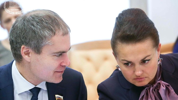 Заместители председателя Комитета по экологии и охране окружающей среды Владимир Панов и Елена Серова