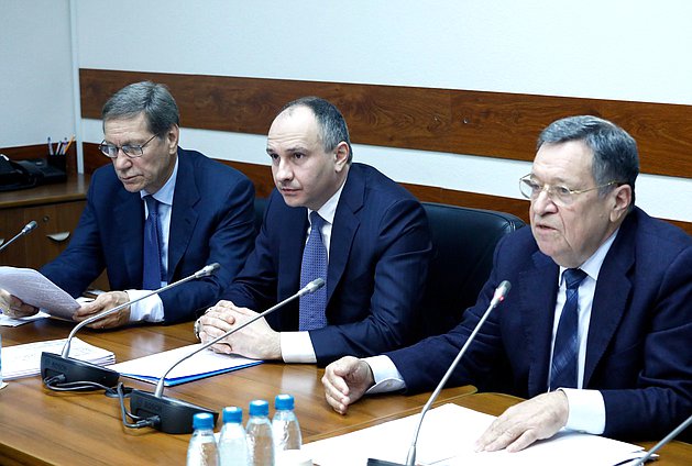 Первый заместитель Председателя Государственной Думы Александр Жуков, Председатель Счетной палаты РФ Борис Ковальчук и Председатель Комитета по бюджету и налогам Андрей Макаров