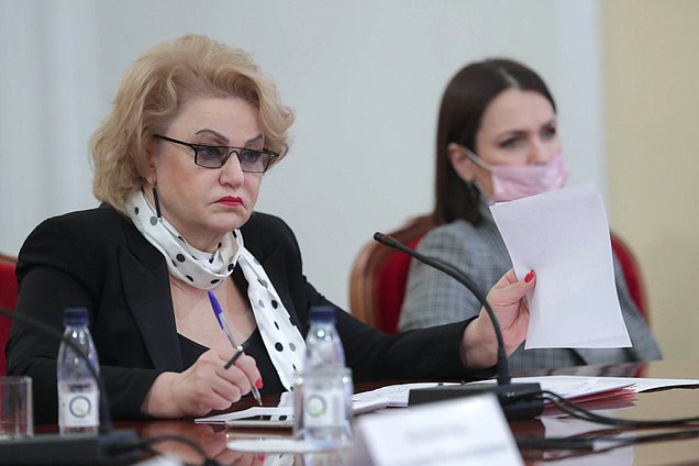 Председатель Комитета по вопросам семьи, женщин и детей Нина Останина