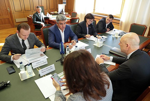 Встреча Министра финансов РФ Антона Силуанова с членами фракции «Новые люди»