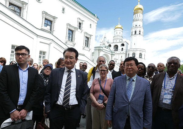 Экскурсия по Большому Кремлевскому Дворцу для участников Второго Международного форума «Развитие парламентаризма»