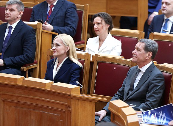 Заместитель Председателя Государственной Думы Ирина Яровая и Первый заместитель Председателя Государственной Думы Александр Жуков