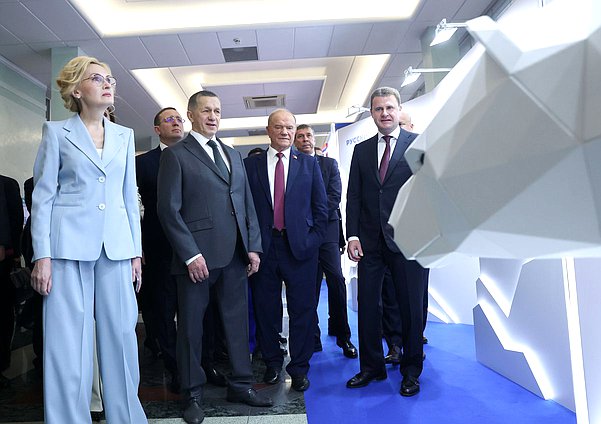 Заместитель Председателя Государственной Думы Ирина Яровая, заместитель Председателя Правительства РФ Юрий Трутнев, руководитель фракции КПРФ Геннадий Зюганов и Министр по развитию Дальнего Востока и Арктики Алексей Чекунков