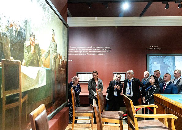 Члены делегаций стран-членов ОДКБ посетили выставки "Великая Победа. Россия - моя история" и "Без срока давности. Нюрнберг. 80 лет" в Москве