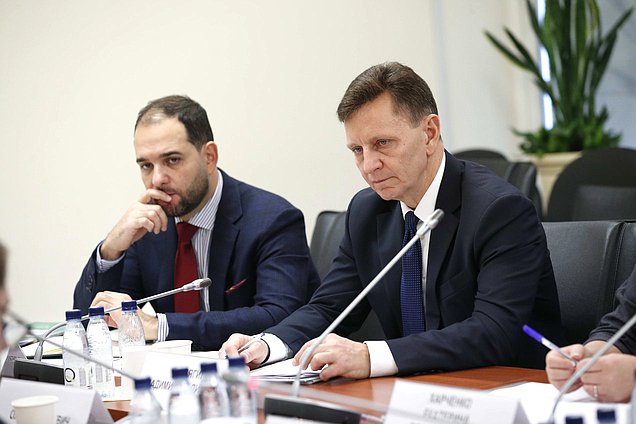 Первые заместители Председателя Комитета по науке и высшему образованию Александр Мажуга и Владимир Сипягин