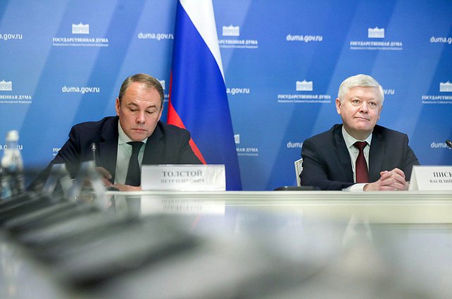 Deputy Chairman of the State Duma Petr Tolstoy and Chairman of the Committee on Security and Corruption Control Vasilii Piskarev