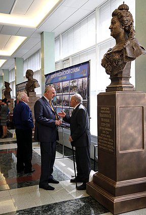   Открытие фотовыставки, посвящённой 80-летию со дня установления высшей степени отличия-звания Героя Советского Союза.