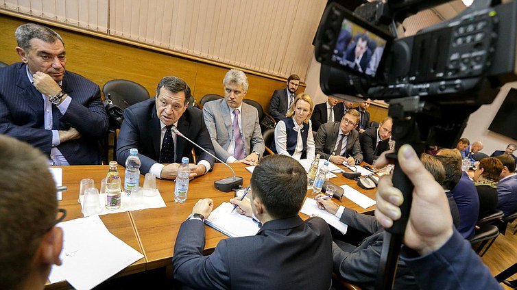 Заседание Экспертного совета при Комитете по бюджету и налогам.