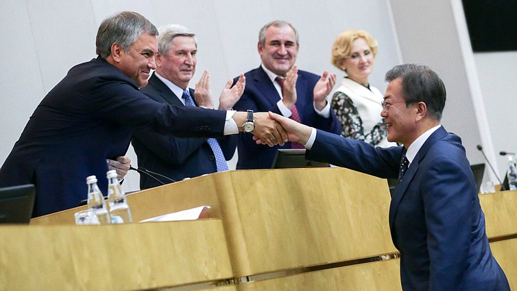 Председатель Государственной Думы Вячеслав Володин и Президент Республики Корея Мун Чжэ Ин