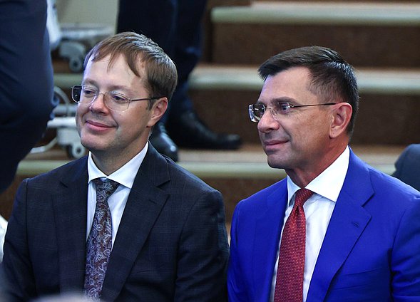 Члены фракции «Единая Россия» Лев Ковпак и Игорь Антропенко