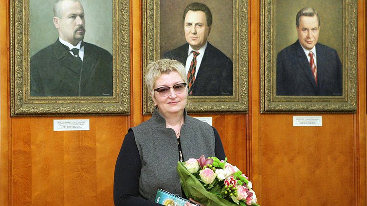 Первое заседание медиаклуба парламентских журналистов. Презентация нового романа Татьяны Устиновой "Сто лет пути". Татьяна Устинова.