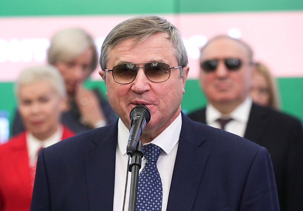 Первый заместитель Председателя Комитета по образованию и науке Олег Смолин