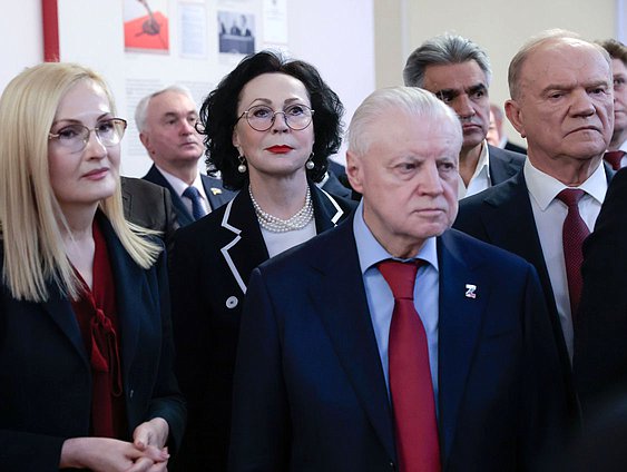 Заместитель Председателя Государственной Думы Ирина Яровая, заместитель Председателя Счетной палаты РФ Галина Изотова и руководитель фракции "Справедливая Россия" Сергей Миронов