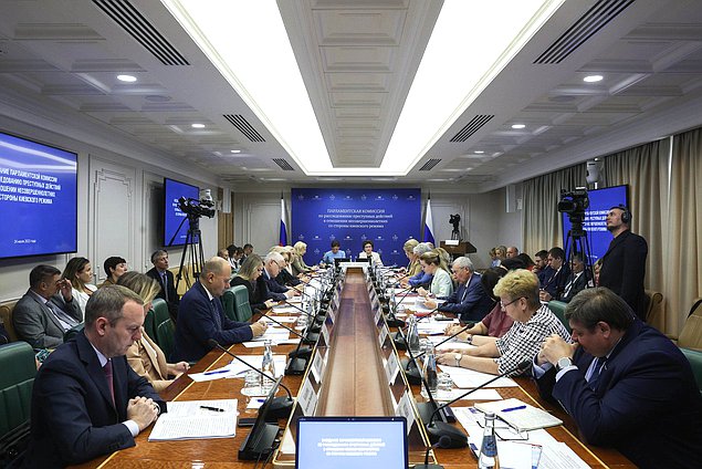 Заседание Парламентской комиссии по расследованию преступных действий в отношении несовершеннолетних со стороны киевского режима
