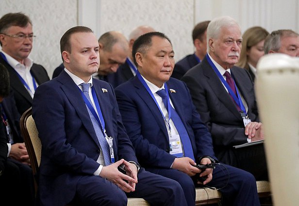 Deputy Chairmen of the State Duma Vladislav Davankov and Sholban Kara-ool and Ambassador Extraordinary and Plenipotentiary of the Russian Federation to Belarus Boris Gryzlov