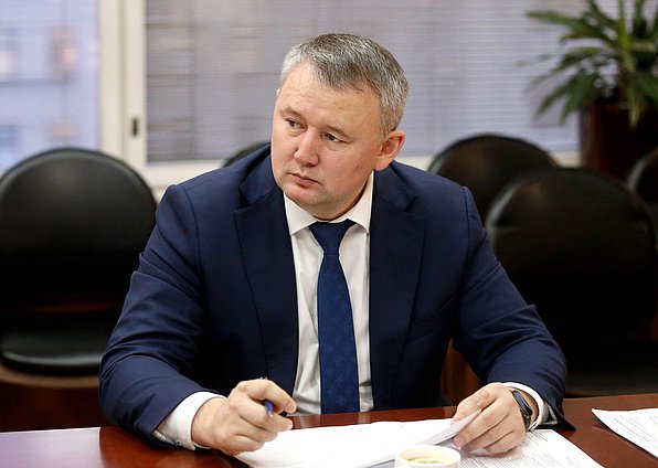 Член Комитета по молодежной политике Вячеслав Дамдинцурунов