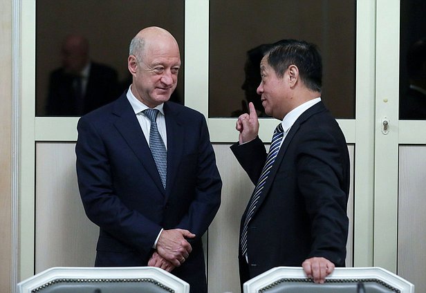 国家杜马副主席亚历山大·巴巴科夫和中华人民共和国驻俄罗斯特命全权大使张汉晖