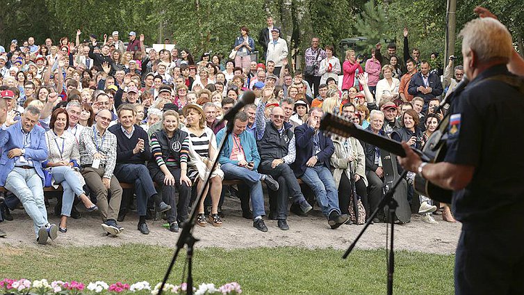 Выступления участников фестиваля.