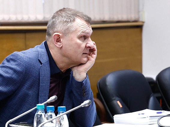 Член Комитета по бюджету и налогам Вячеслав Фомичев