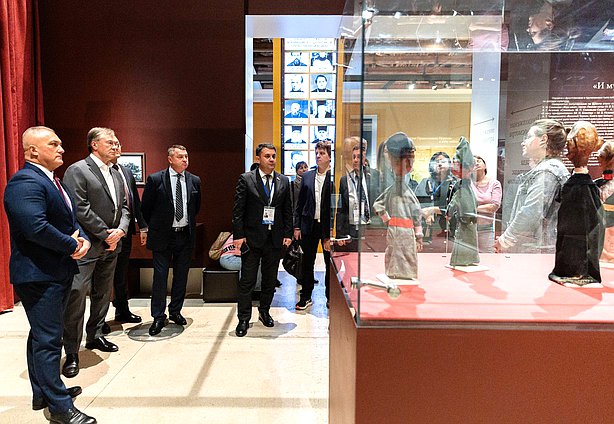 Члены делегаций стран-членов ОДКБ посетили выставки "Великая Победа. Россия - моя история" и "Без срока давности. Нюрнберг. 80 лет" в Москве