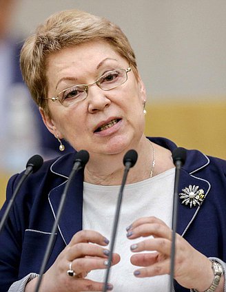 Министр образования и науки Российской Федерации Ольга Васильева во время парламентских слушаний