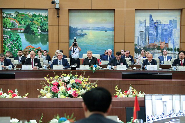 Reunión del Jefe de la Duma Estatal Vyacheslav Volodin con el Presidente de la Asamblea de la República Socialista de Vietnam Vuong Dinh Hue