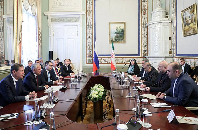 俄罗斯国家杜马主席维亚切斯拉夫·沃洛金与伊朗伊斯兰共和国伊斯兰议会主席穆罕默德·巴吉尔·卡利巴夫会晤