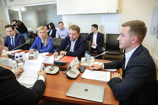 Совещание Комитета по молодежной политике с комитетами законодательных (представительных) органов государственной власти субъектов РФ по вопросам молодежной политики