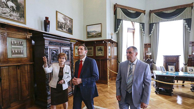   Рабочая поездка в Крымский федеральный округ. Осмотр ливадийского дворца дворца в Ялте.