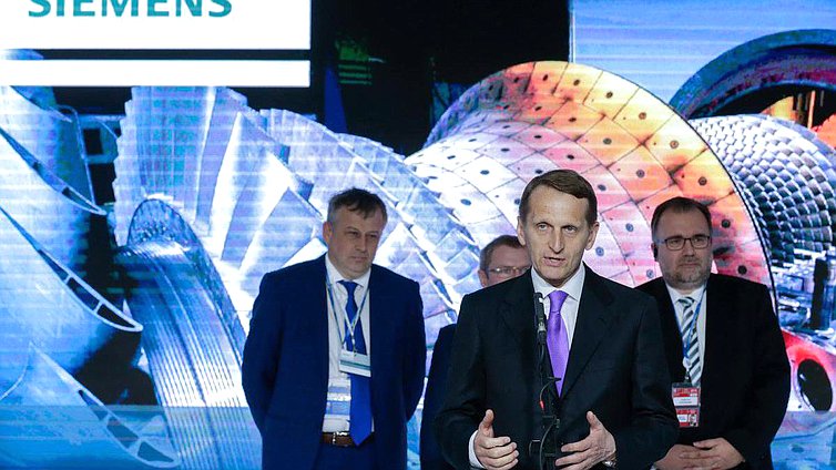 Церемония открытия завода ООО «Сименс технологии газовых турбин» в Ленинградской области. 