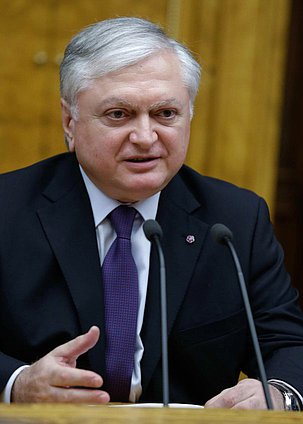 Встреча Председателя Государственной Думы Федерального Собрания Российской Федерации С.Е. Нарышкина с Министром иностранных дел Республики Армения Э.А. Налбандяном.