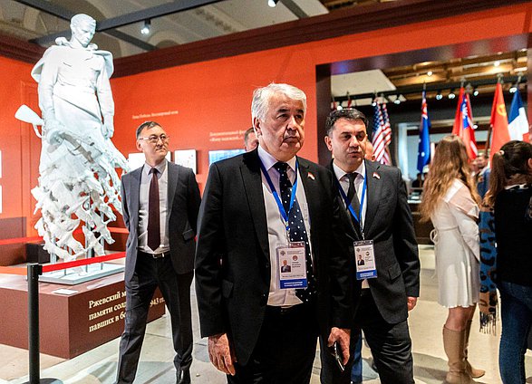 Члены делегаций стран-членов ОДКБ посетили выставки "Великая Победа. Россия - моя история" и "Без срока давности. Нюрнберг. 80 лет" в Москве