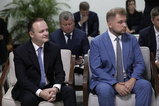 Jefes Adjuntos de la Duma Estatal Vladislav Davankov y Borisov Chernyshov