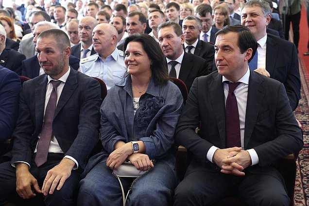 Первый заместитель Председателя Комитета по физической культуре и спорту Дмитрий Пирог, заместитель Председателя Комитета по туризму и развитию туристической инфраструктуры Наталья Костенко и первый заместитель Председателя Комитета по контролю Дмитрий Гусев
