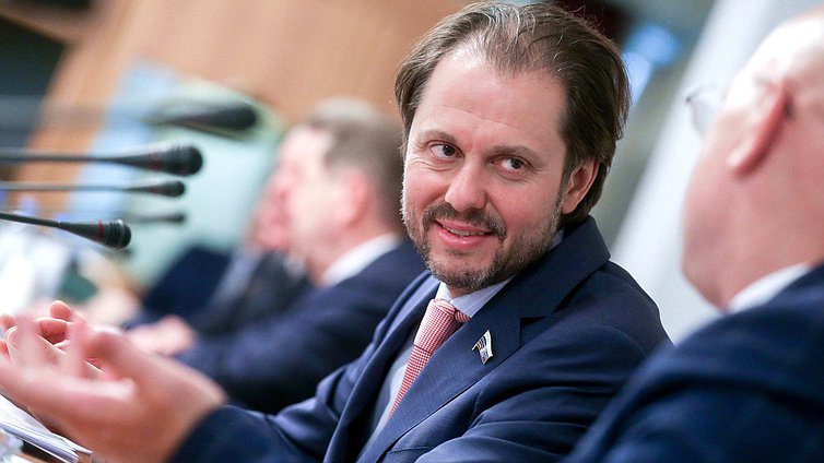 Первый заместитель Председателя Комитета по природным ресурсам, собственности и земельным отношениям Владимир Сысоев