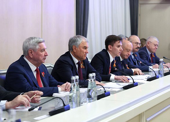Первый заместитель Председателя Государственной Думы Иван Мельников и Председатель Государственной Думы Вячеслав Володин
