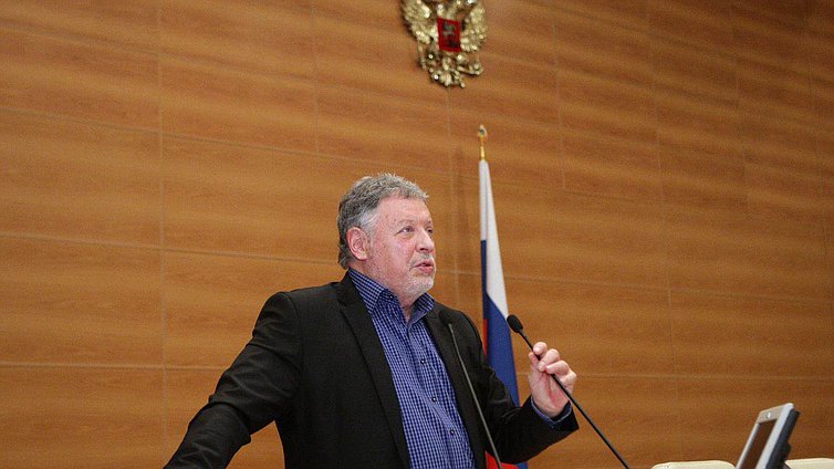   Лекция Игоря Волгина, профессора факультета журналистики МГУ им. М.И. Ломоносова.