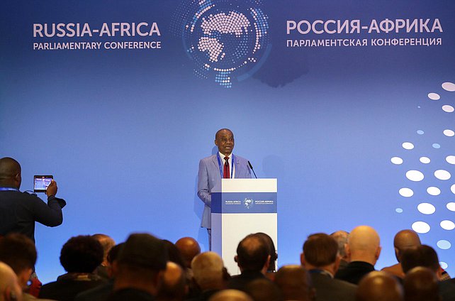 Круглый стол «Законодательный ответ на экономические вызовы» в рамках II Международной парламентской конференции «Россия — Африка»