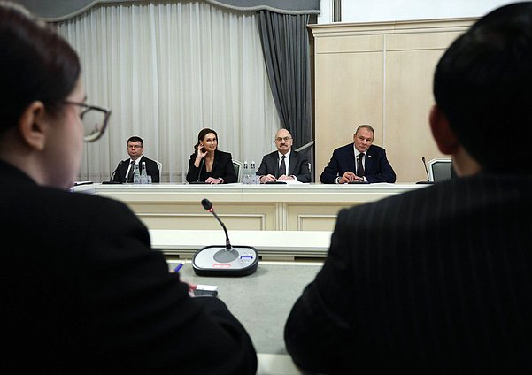 Встреча заместителя Председателя Государственной Думы Петра Толстого с Председателем Совета представителей регионов Народного консультативного конгресса Республики Индонезии Султаном Бактиаром Наджамудином