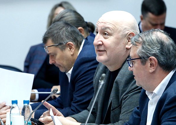 Член Комитета по бюджету и налогам Мурат Хасанов