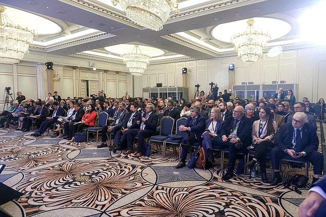 Mesa redonda “Un mundo multipolar justo: el papel de la diplomacia parlamentaria”. Conferencia Parlamentaria Internacional “Rusia – América Latina”