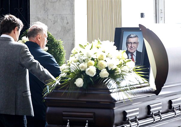 Церемония прощания с членом Комитета по труду, социальной политике и делам ветеранов Михаилом Тарасенко