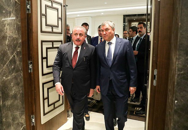 Председатель Великого Национального Собрания Турции Мустафа Шентоп и Председатель Государственной Думы Вячеслав Володин
