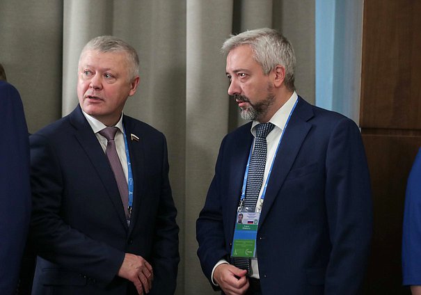 Chairman of the Committee on Security and Corruption Control Vasilii Piskarev and Member of the Committee on International Affairs Evgenii Primakov