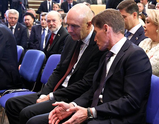 Кандидат на должность заместителя Председателя Правительства РФ – Министра финансов РФ Антон Силуанов и кандидат на должность заместителя Председателя Правительства РФ – Полномочного представителя Президента РФ в ДФО Олег Кожемяко