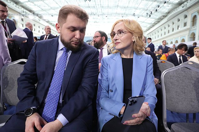 Заместители Председателя Государственной Думы Борис Чернышов и Ирина Яровая