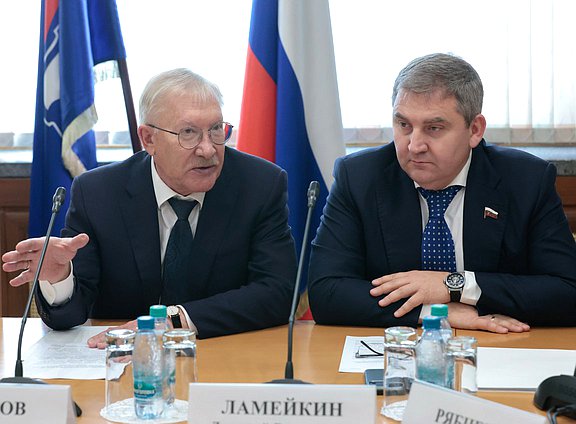 Председатель Комитета по контролю Олег Морозов и Первый заместитель Председателя Комитета Дмитрий Ламейкин