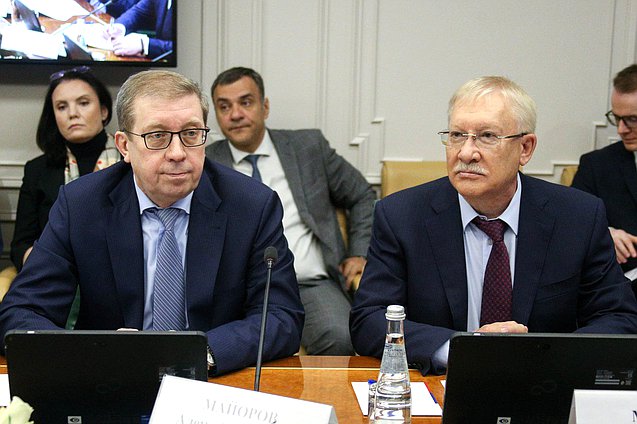 Сенатор РФ Алексей Майоров и Председатель Комитета по контролю Олег Морозов